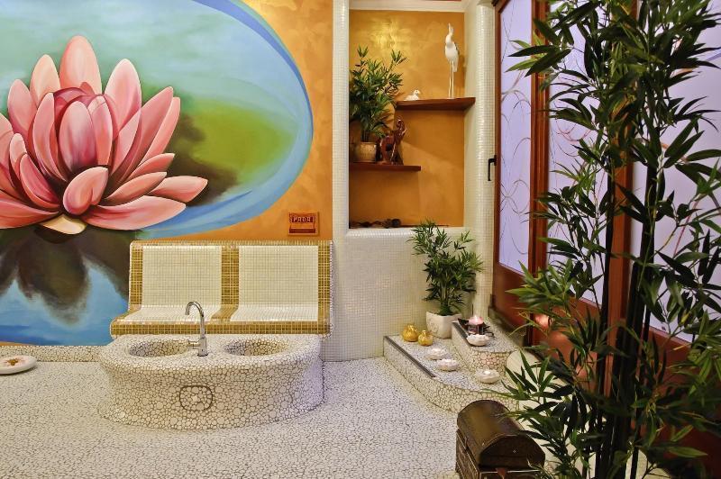 Golden Royal Boutique & Hotel 4*